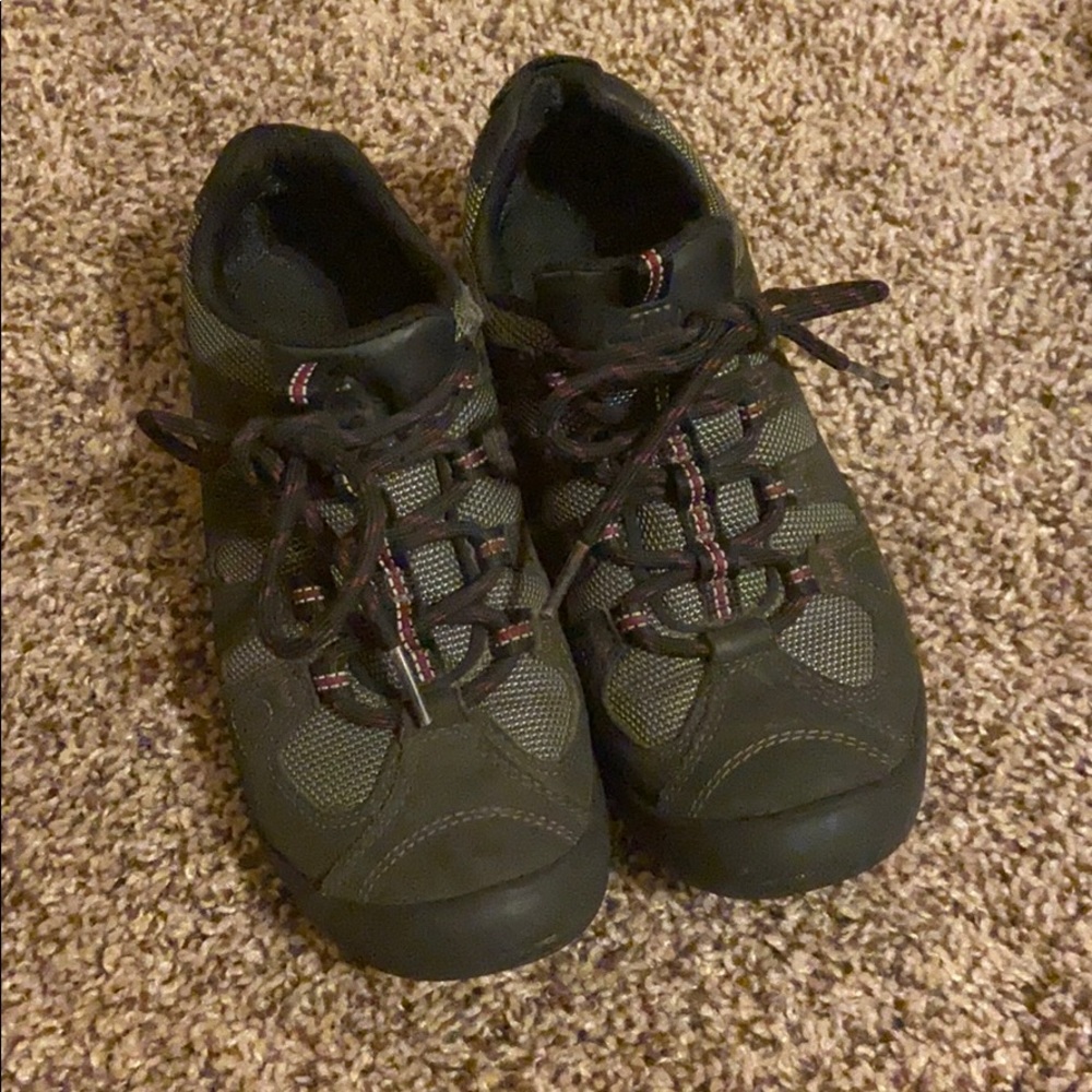 Clarks tennis shoes